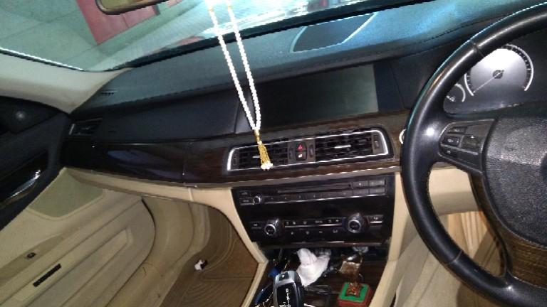 BMW 7 Series 740Li 2010