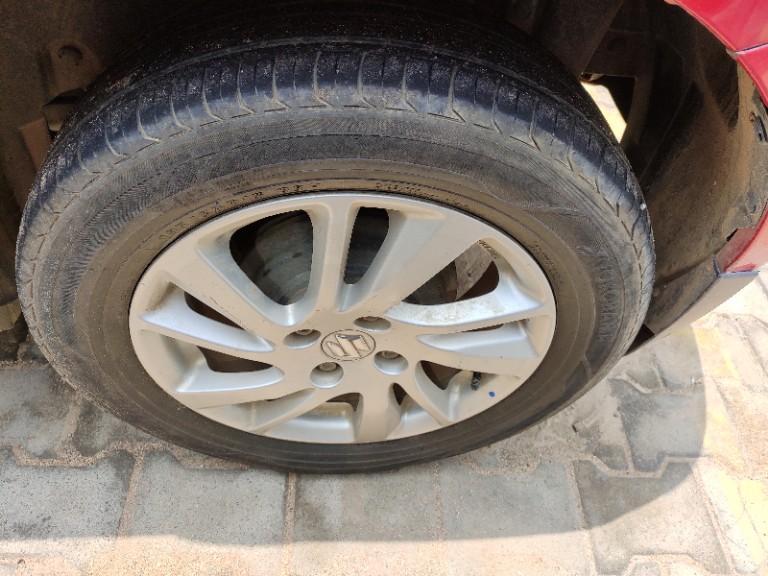 Maruti Suzuki Swift VXi 2015