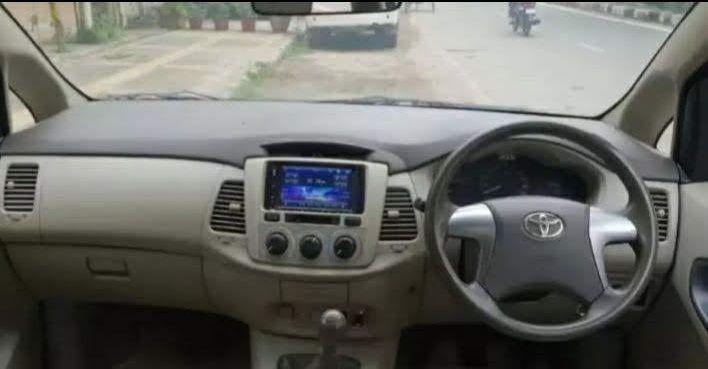 Toyota Innova 2.5 ZX 7 STR BS IV 2015
