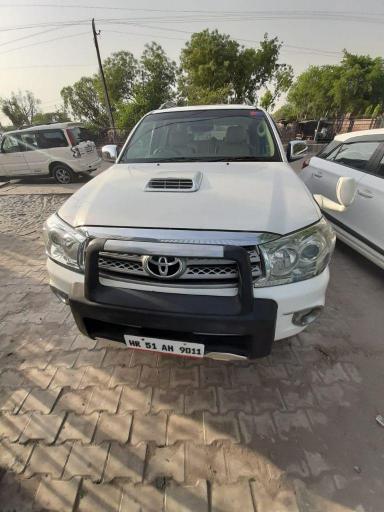 Toyota Fortuner 3.0 4X4 MT 2010