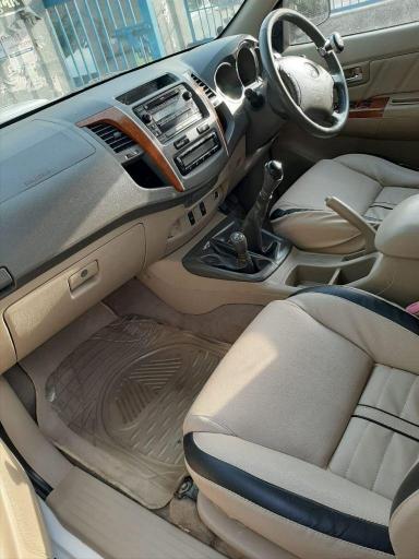 Toyota Fortuner 3.0 4X4 MT 2010