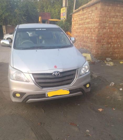 Toyota Innova 2.5 ZX 7 STR BS IV 2014