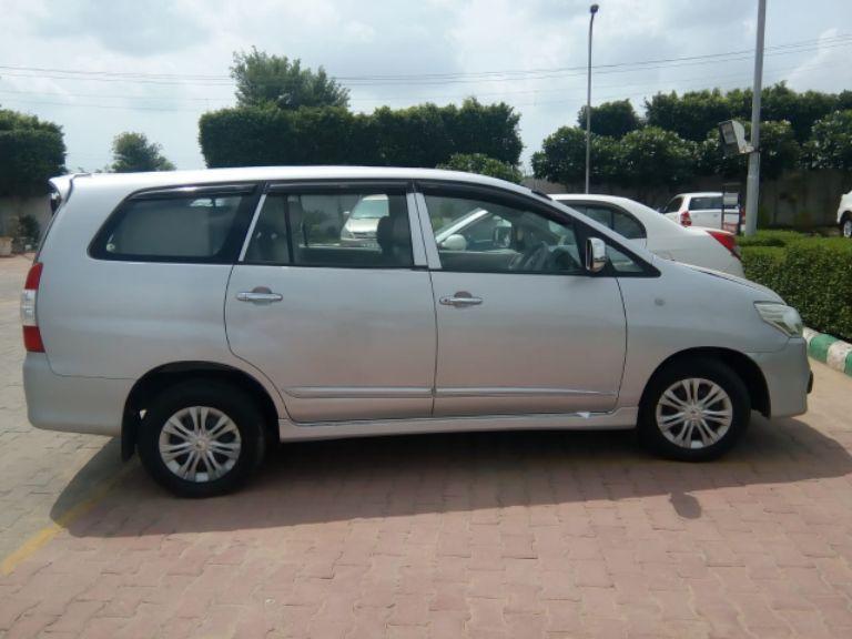 Toyota Innova 2.5 ZX 7 STR BS IV 2015