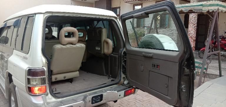 Mitsubishi Pajero SFX 2.8 2011