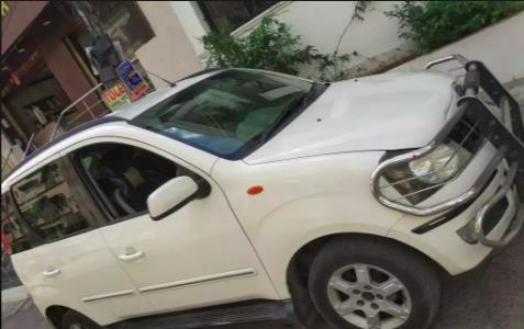 Mahindra Quanto C8 2013