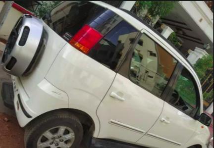 Mahindra Quanto C8 2013