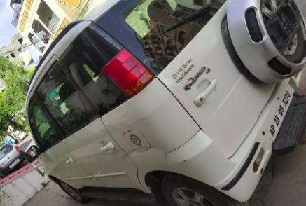 Mahindra Quanto C8 2013