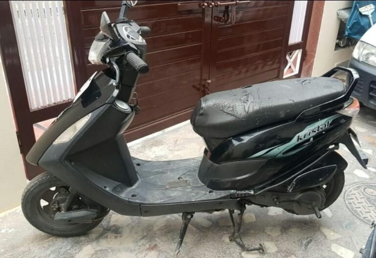 bajaj kristal scooty