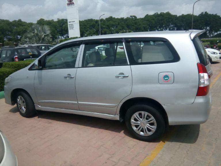 Toyota Innova 2.5 VX 8 STR BS IV 2012