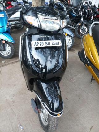 Old Scooter For Sale In Hyderabad  . So This Video Is About Second Hand Bike Market In Hyderabad Where You Can Buy And Sell Your Old Bikes.