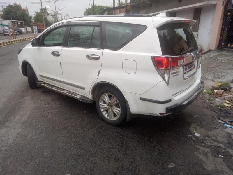 Toyota Innova Crysta 2.4 GX 8 STR 2016