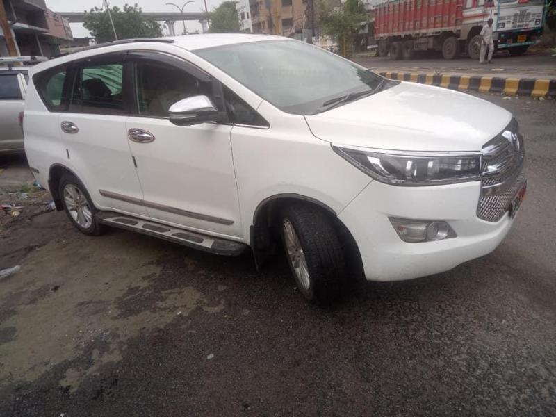 Toyota Innova Crysta 2.4 GX 8 STR 2016