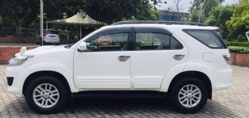 Toyota Fortuner 3.0 4x2 MT 2012