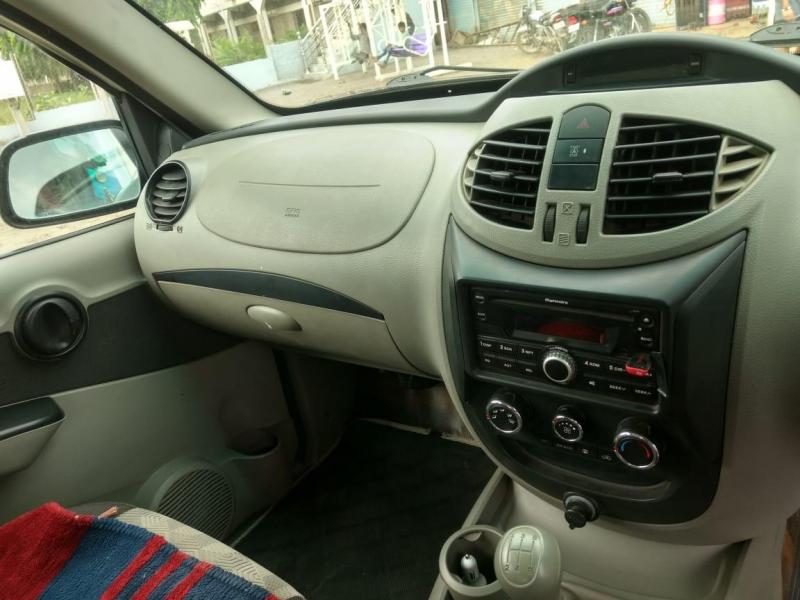 Mahindra NuvoSport N6 2017