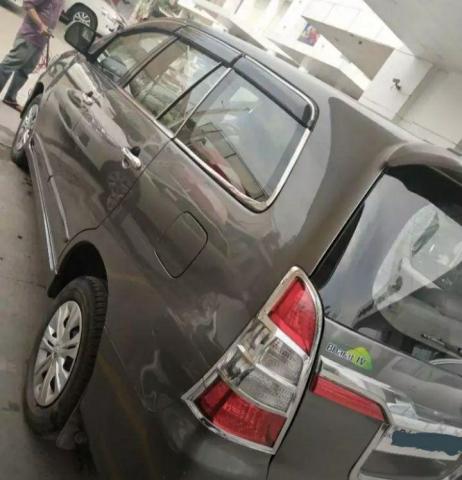 Toyota Innova 2.5 VX 8 STR BS IV 2012
