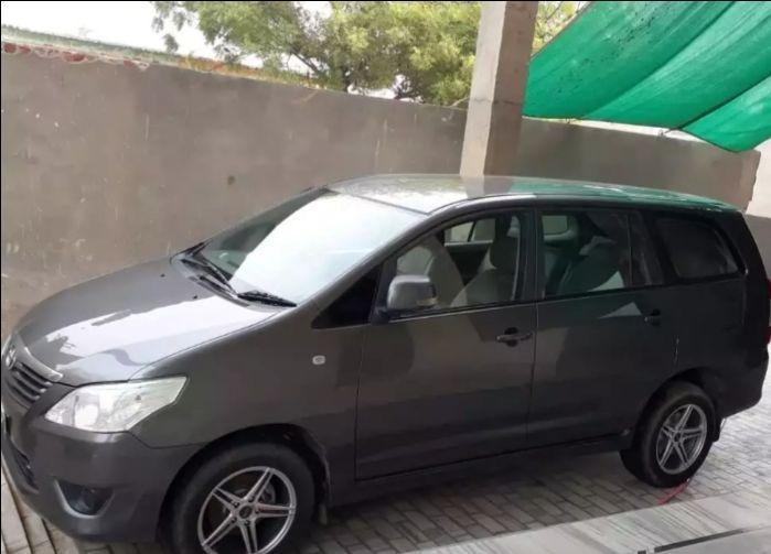 Toyota Innova 2.5 VX 8 STR BS IV 2010