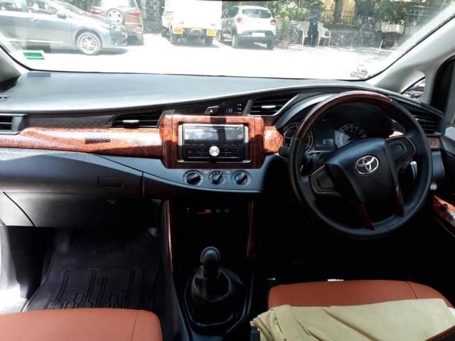 Toyota Innova Crysta 24 Vx 8 Str