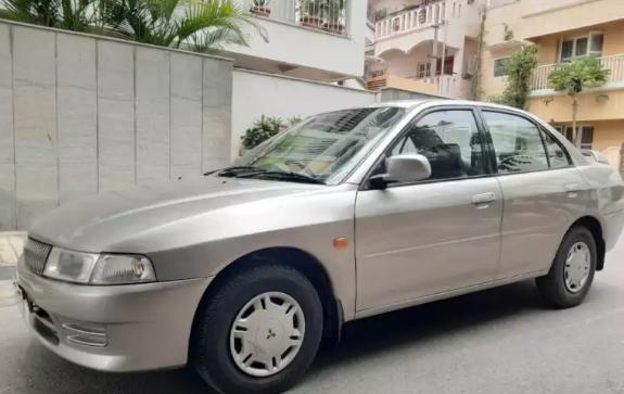 Mitsubishi Lancer LXI 1.5 2005