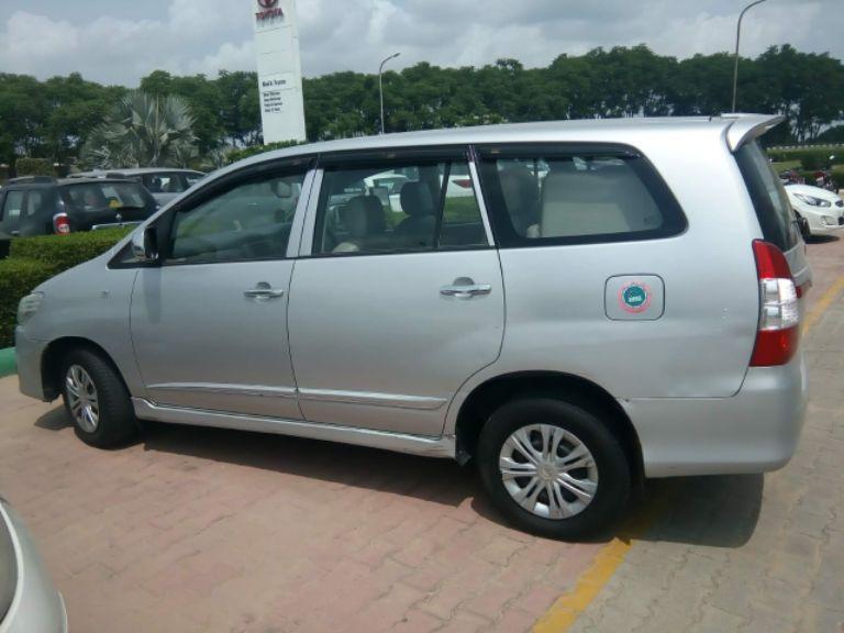 Toyota Innova 2.5 ZX 7 STR BS IV 2013