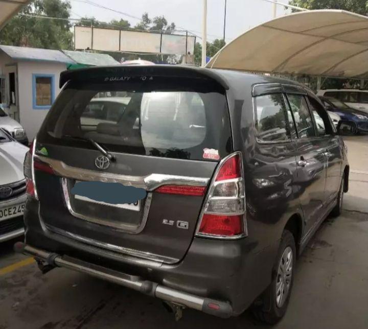 Toyota Innova 2.5 ZX 7 STR BS IV 2013