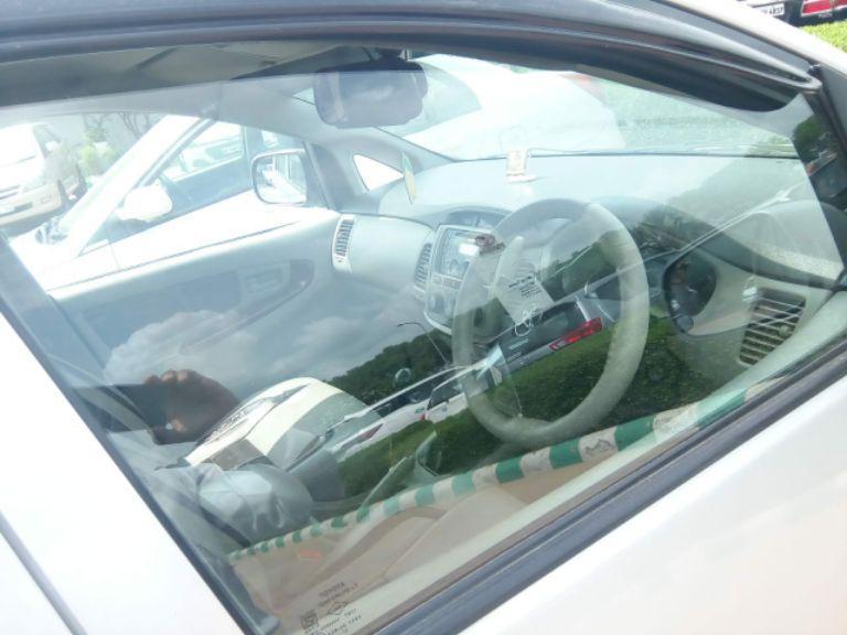 Toyota Innova 2.5 ZX 7 STR BS IV 2014