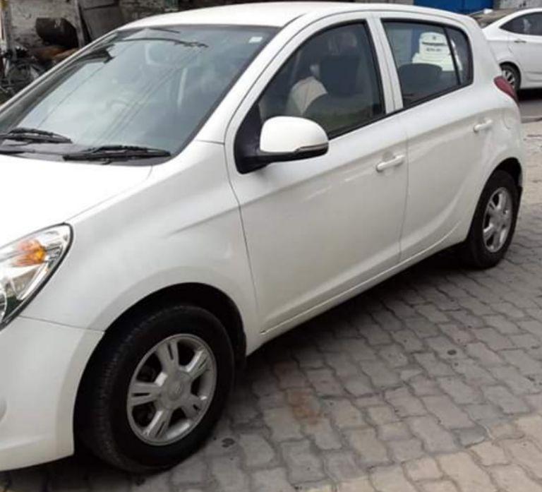 Hyundai i20 Sportz 1.4 CRDi 6 Speed BS-IV 2011