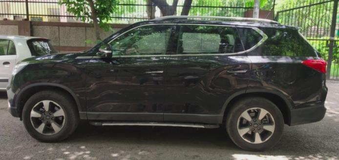 Mahindra Alturas G4 4WD AT 2019