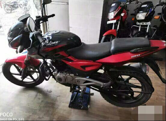 Bajaj Pulsar 180cc 2014