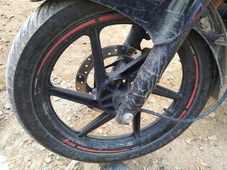 Bajaj Pulsar 220F 2018