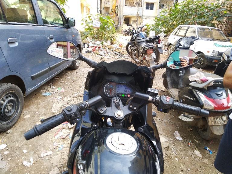 Bajaj Pulsar 220F 2018