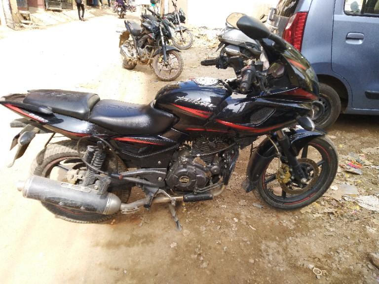 Bajaj Pulsar 220F 2018