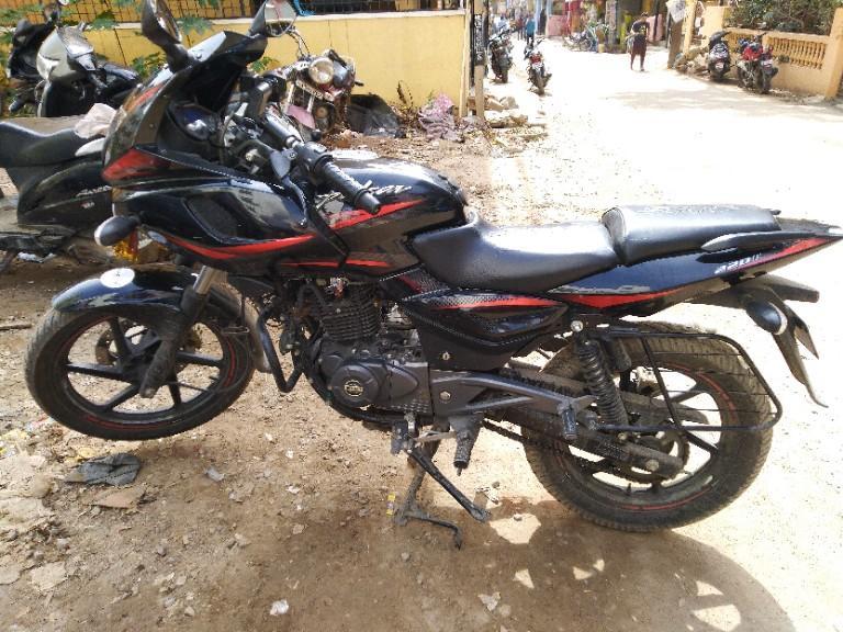 Bajaj Pulsar 220F 2018