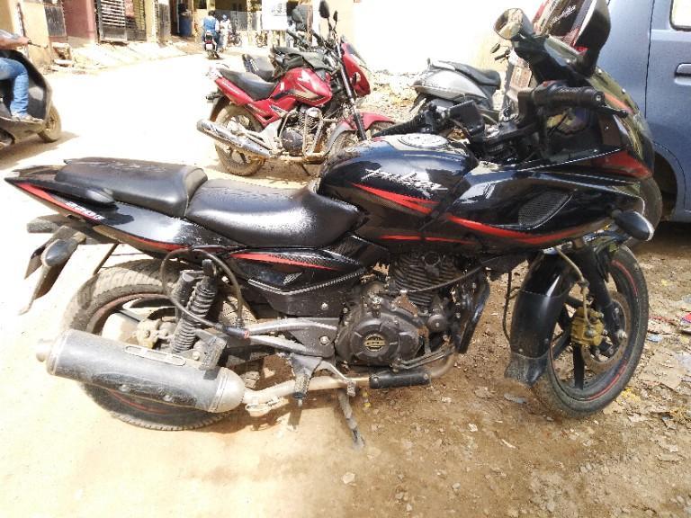 Bajaj Pulsar 220F 2018