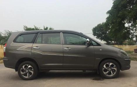 Toyota Innova 2.5 GX 7 STR BS IV 2011
