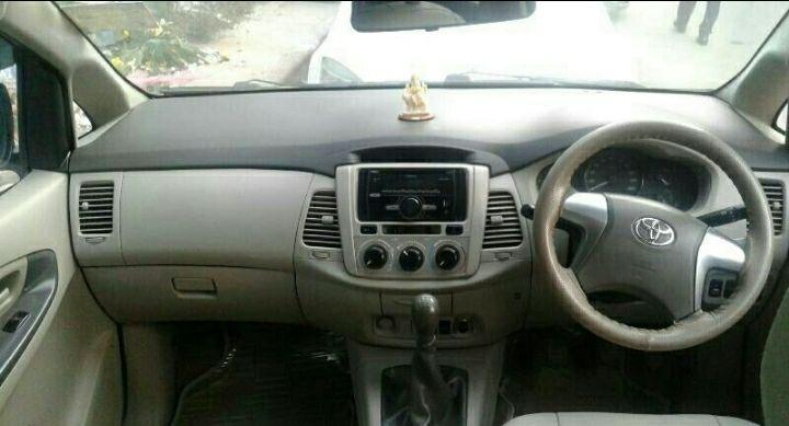 Toyota Innova 2.5 V 8 STR 2012