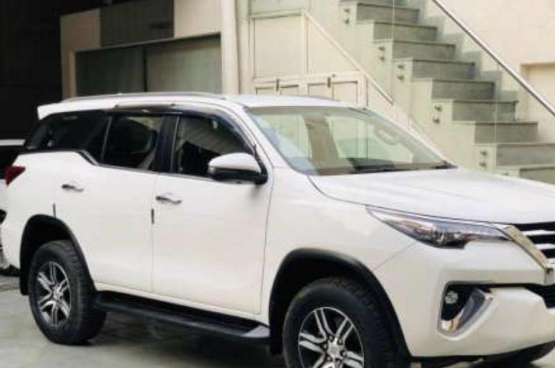 Ford Endeavour Titanium 2.2 4x2 AT 2019