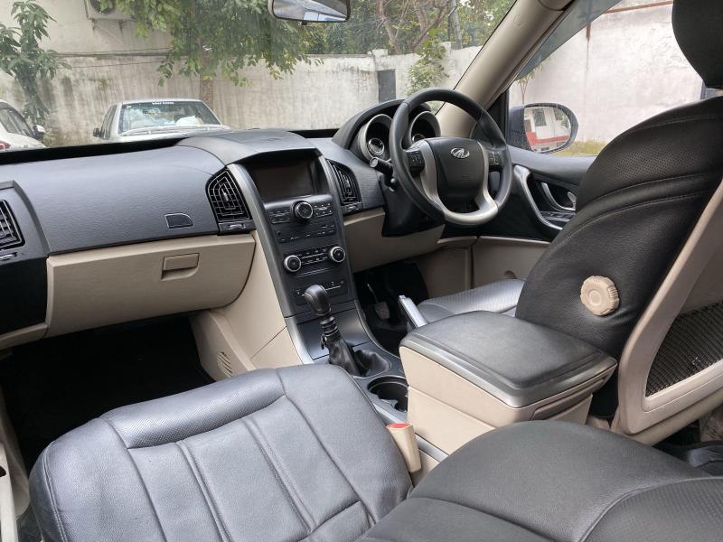 Mahindra XUV500 W6 2016