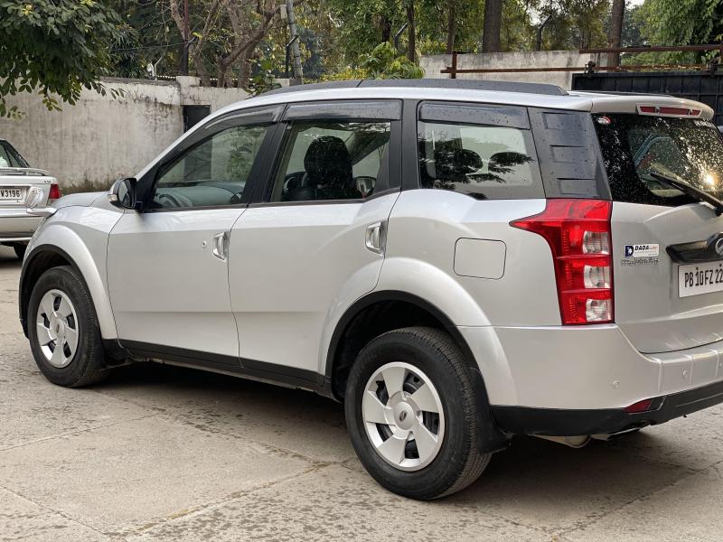 Mahindra XUV500 W6 2016