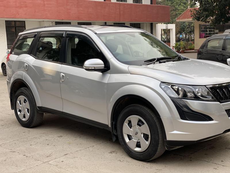 Mahindra XUV500 W6 2016