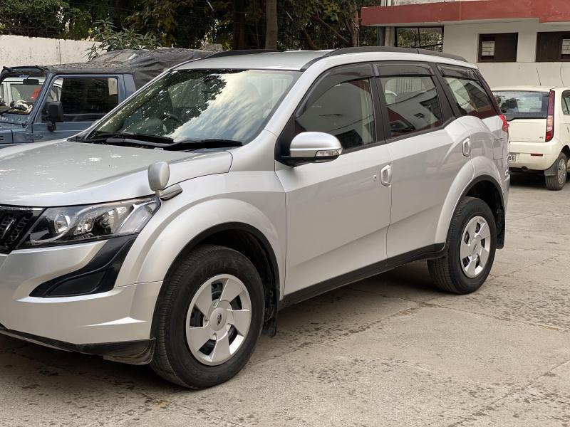 Mahindra XUV500 W6 2016