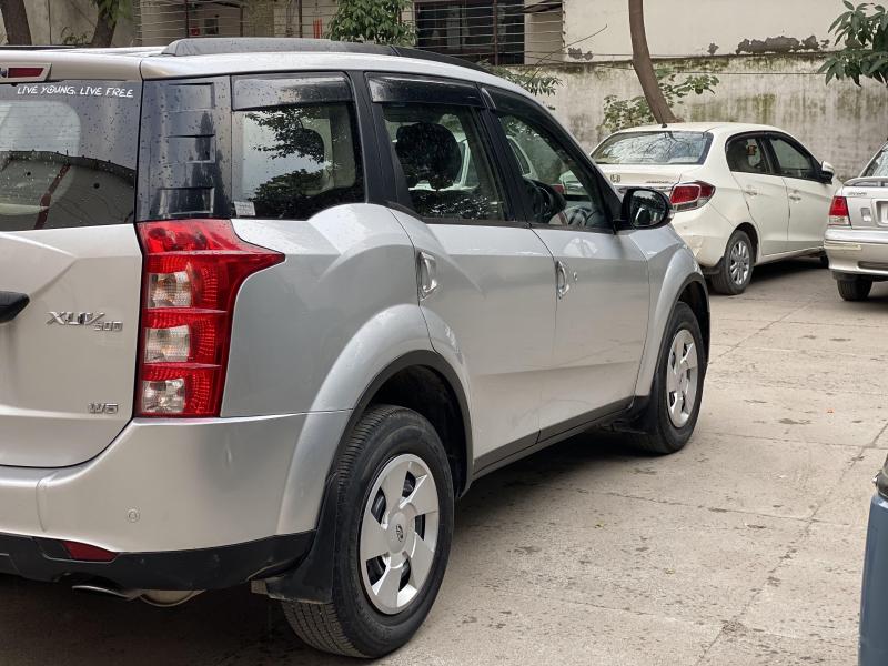 Mahindra XUV500 W6 2016