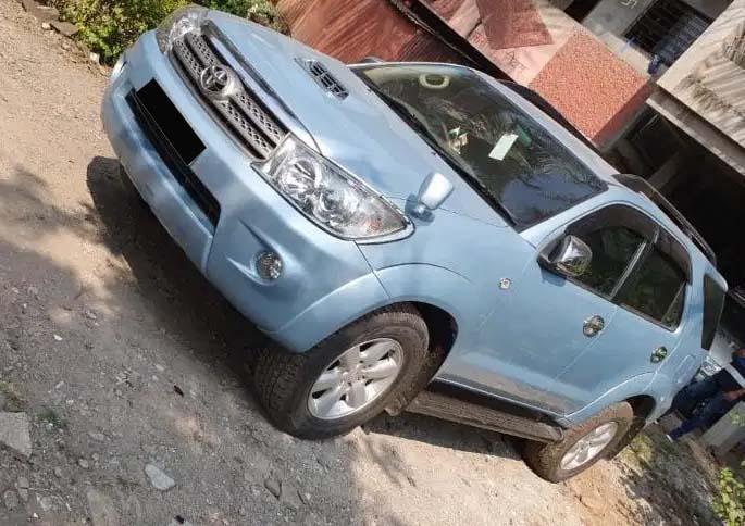 Toyota Fortuner 3.0 4X4 MT 2010