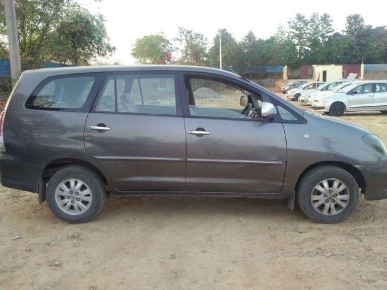 Toyota Innova 2.5 V 8 STR 2010