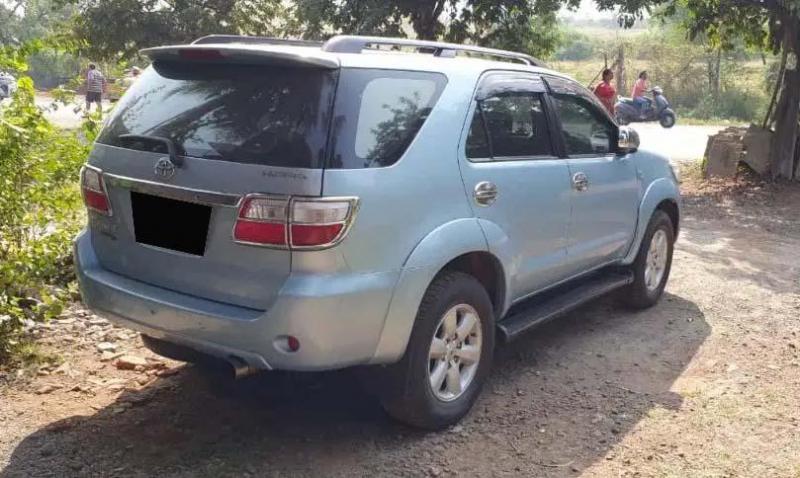 Toyota Fortuner 3.0 4X4 MT 2010