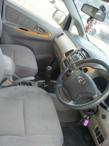 Toyota Innova 2.5 V 8 STR 2010