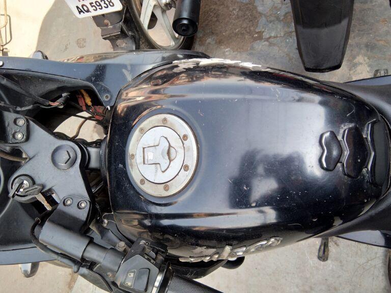 Bajaj Pulsar 220cc 2010