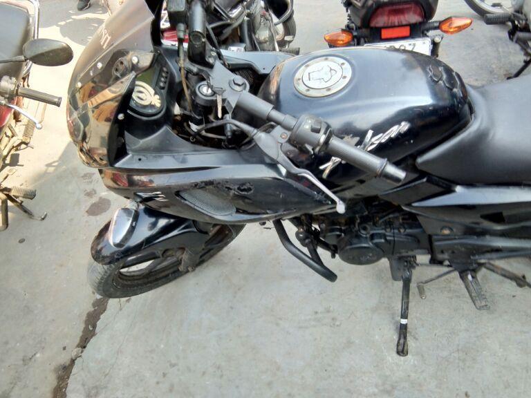 Bajaj Pulsar 220cc 2010