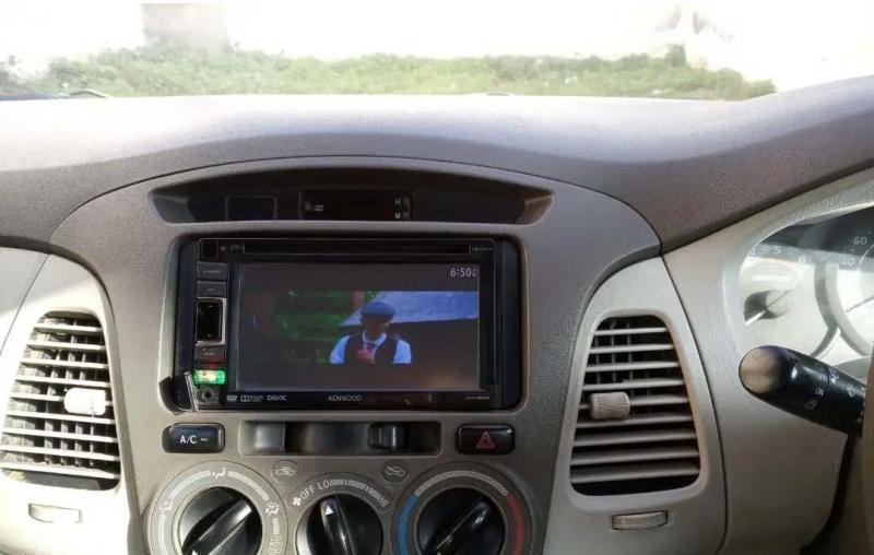 Toyota Innova 2.5 E 7 STR 2010