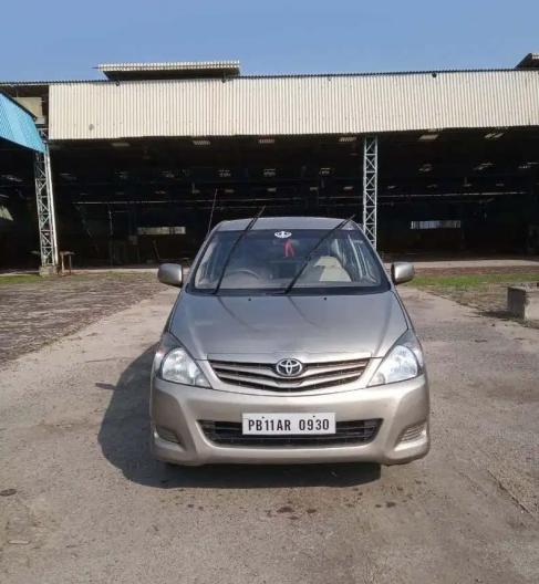 Toyota Innova 2.5 E 7 STR 2010