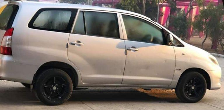 Toyota Innova 2.5 ZX 7 STR BS IV 2010